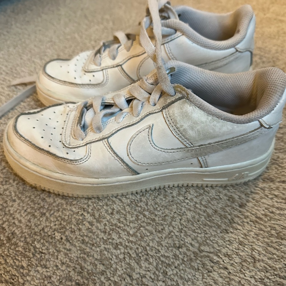 Nike Kids Sneakers in White and Cream